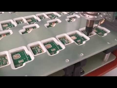 Robot do lutowania PCB na biurku