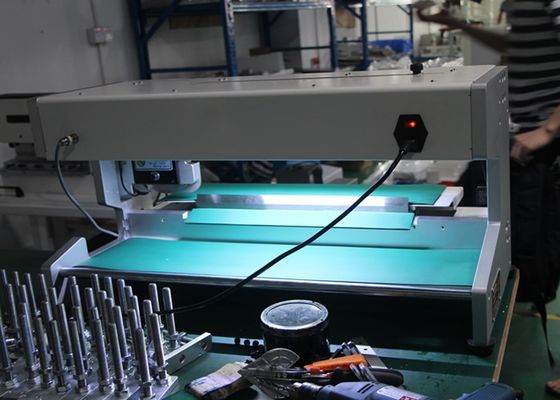 Dobra cena. V-Cut 400mm Długość cięcia Przenoszący się ostrze Typ PCB Separator Machine w Internecie